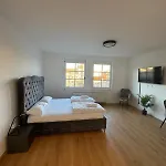 Lägenhet Cozy Apartment, 7 Mins To Hauptbahnhof